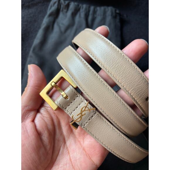 *BRAND NEW* SAINT LAURENT LEATHER CASSANDRE THIN BELT
DARK BEIGE - Picture 4 of 7